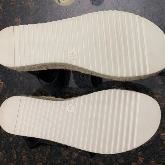 Cushionaire Platform Sandals - Picture 2 of 3